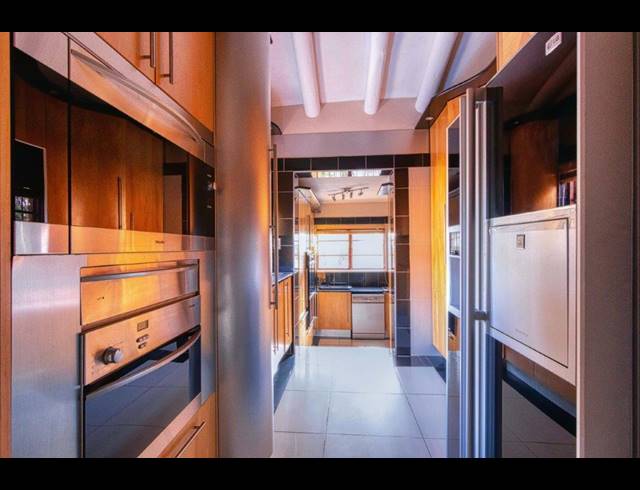 7 BEDROOM FREEHOLD TO LET IN BRYANSTON